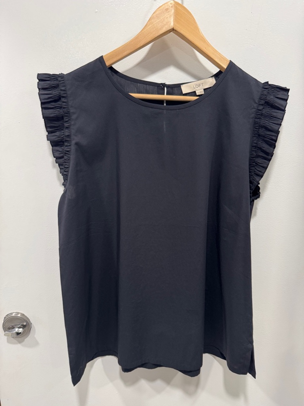 LOFT • Clip Ruffle Sleeve - Picture 4 of 11